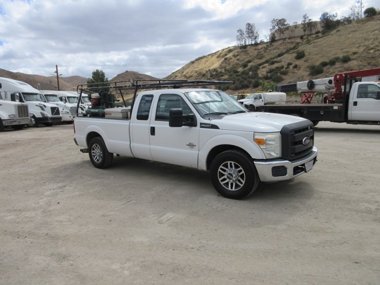 2014-ford-f250-xl-image-2