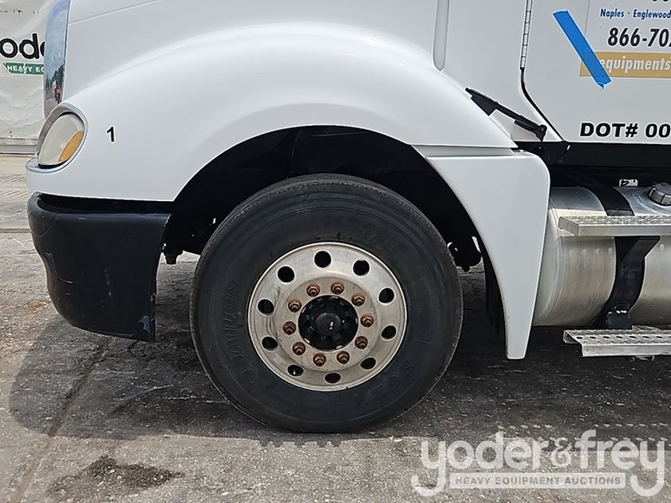 2007-freightliner-columbia-120-image-10