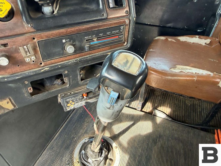 1989-freightliner-fld120-image-64