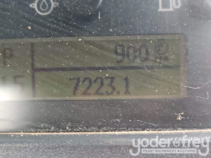 2019-deere-700k-image-31