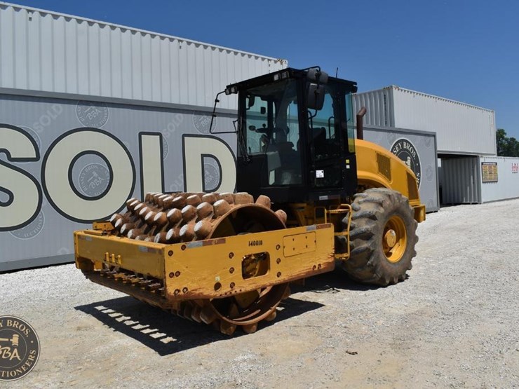 2014-caterpillar-cp56b-image-3