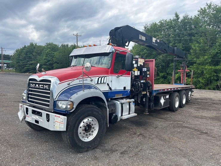 2016-mack-granite-gu713-image-1