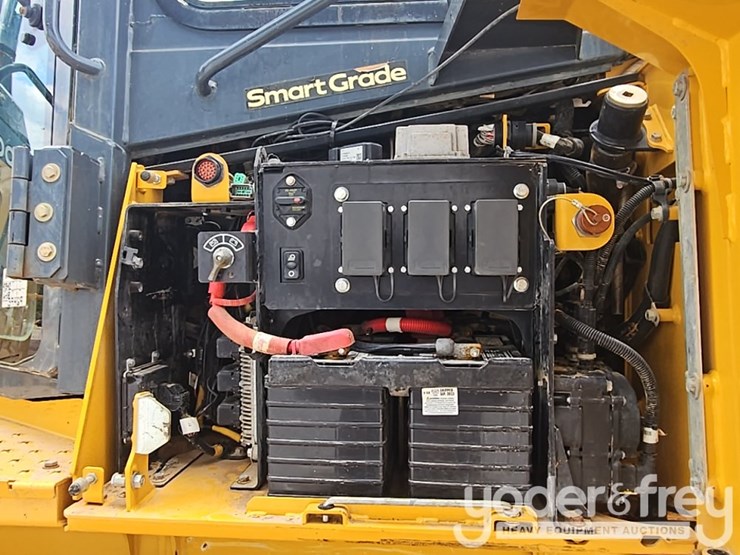 2019-deere-700k-image-17