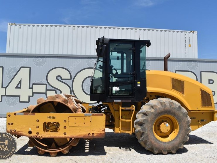 2014-caterpillar-cp56b-image-6