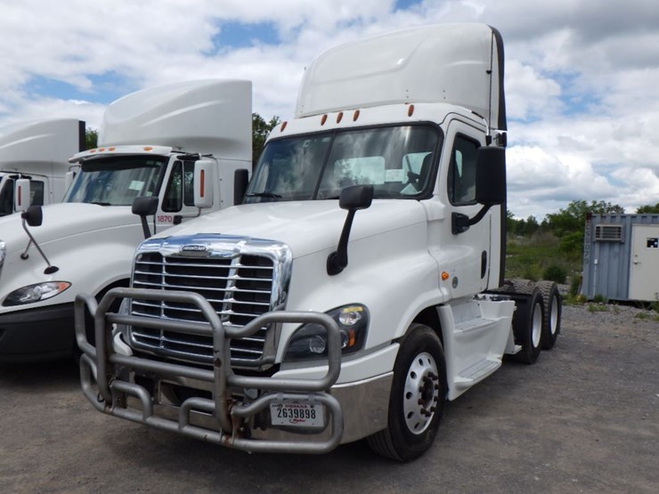 2017-freightliner-cascadia-125-image-1
