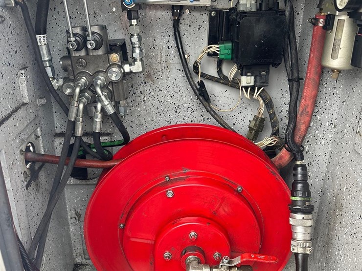 2016-ford-f550-xl-image-16