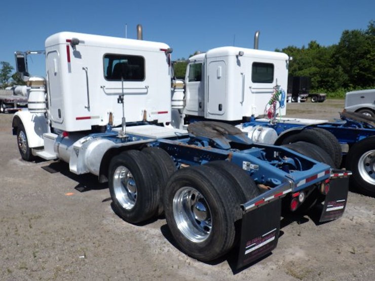 2012-peterbilt-367-image-13