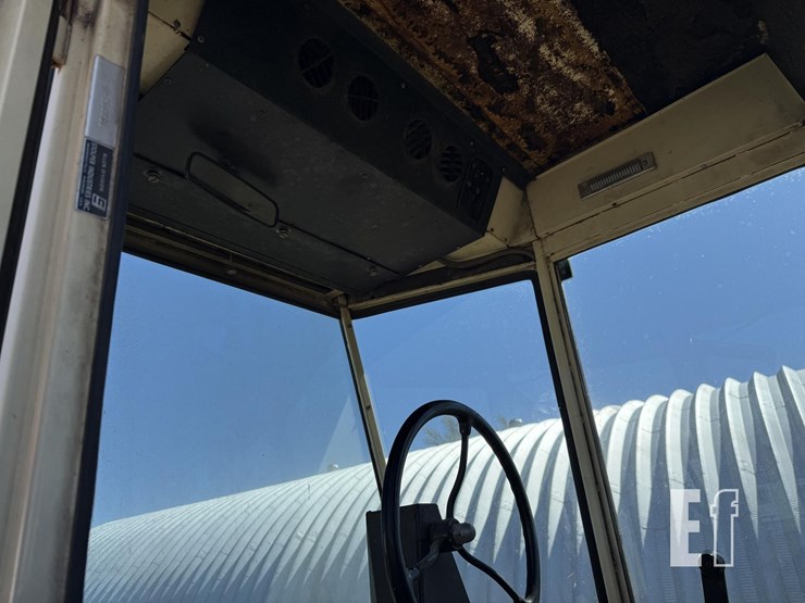 hesston-6400-image-13