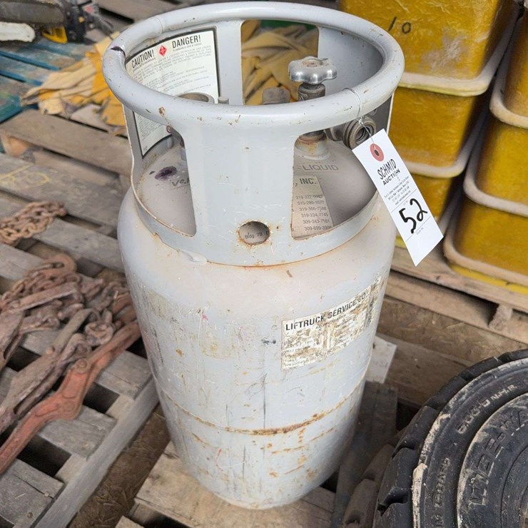 Full Forklift LP tank