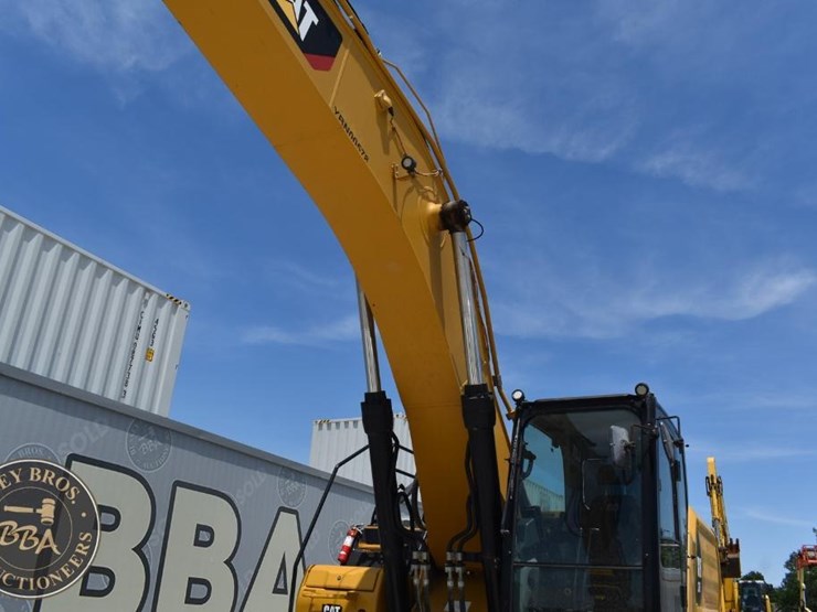 2019-caterpillar-336-image-20