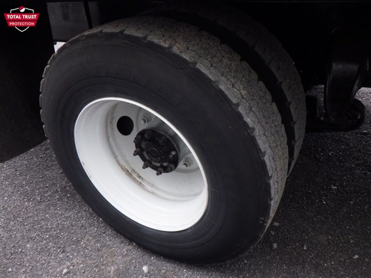 2020-freightliner-m2-106-image-6