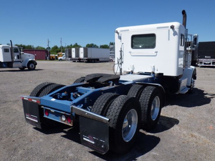2012-peterbilt-367-image-10