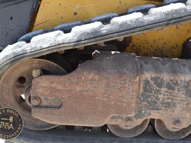 2019-deere-317g-image-22
