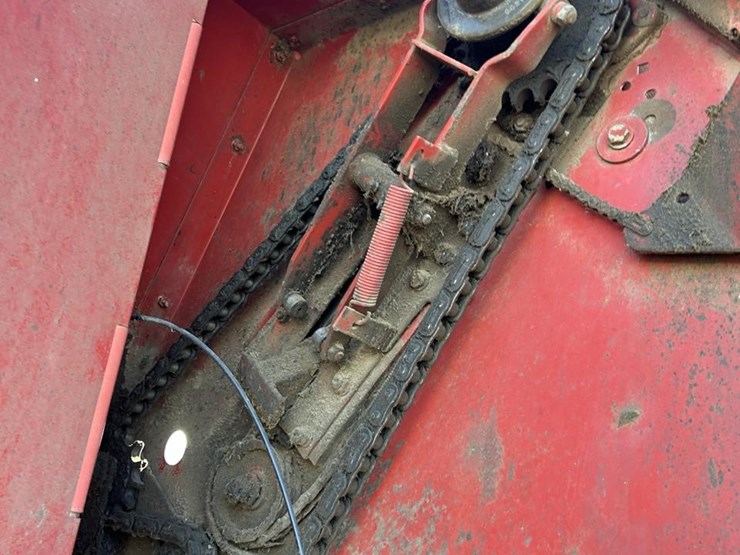 new-holland-660-image-39