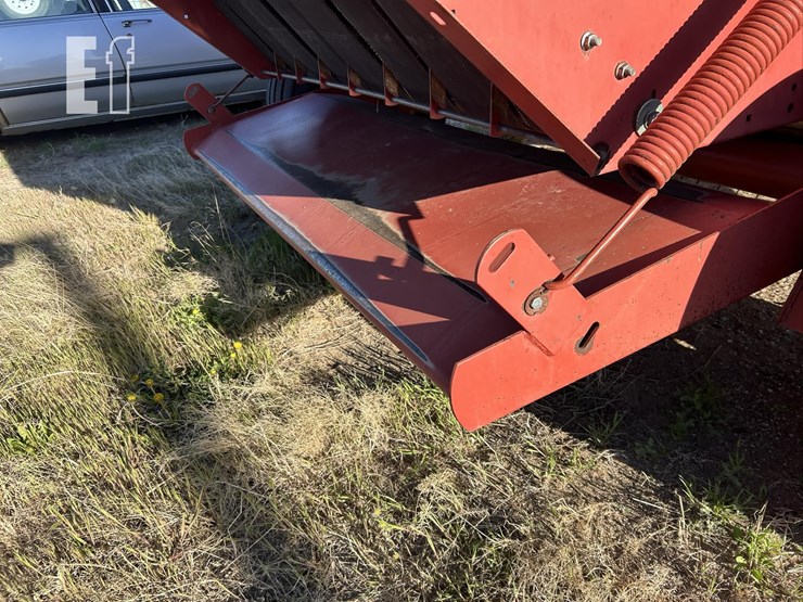 new-holland-660-image-27