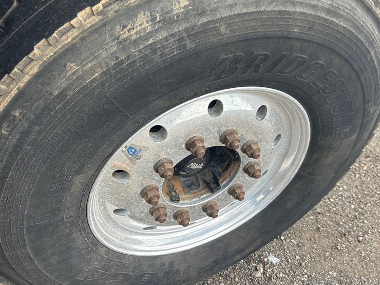2016-mack-granite-gu713-image-58