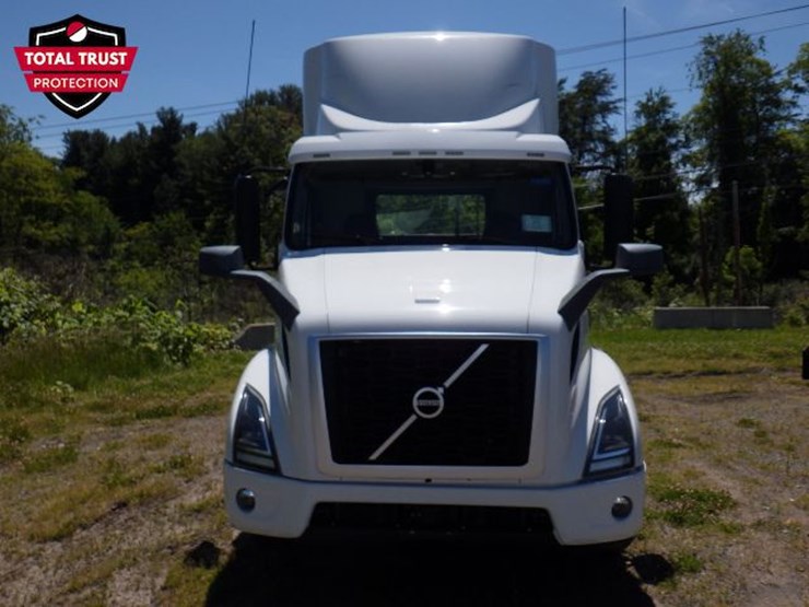 2021-volvo-vnr300-image-2