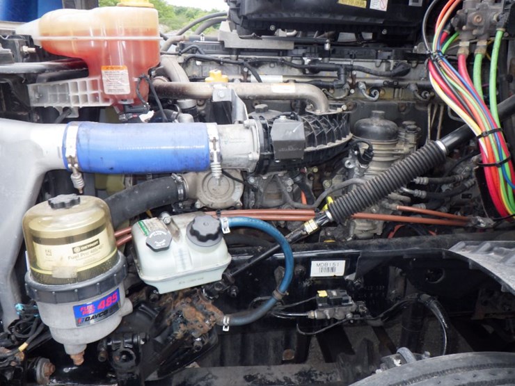 2020-freightliner-cascadia-126-image-27