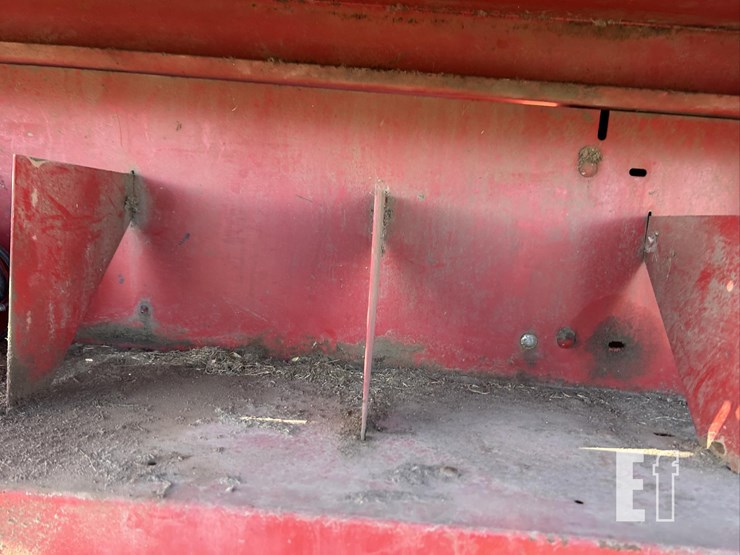 new-holland-660-image-15