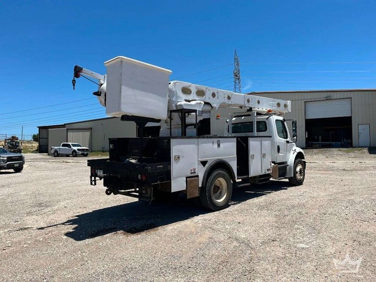 2018-freightliner-m2-106-image-6