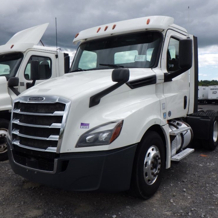 2018 FREIGHTLINER CASCADIA 126