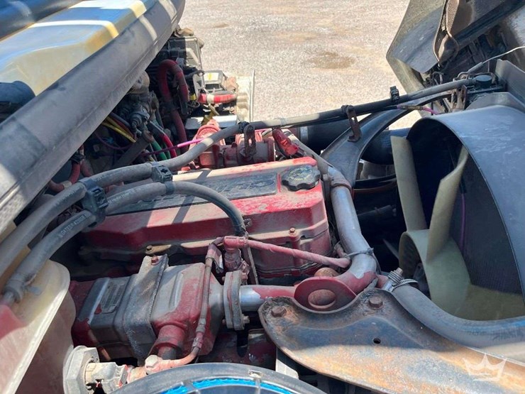 2018-freightliner-m2-106-image-27