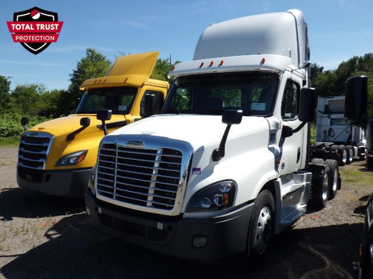 2020-freightliner-cascadia-125-image-1