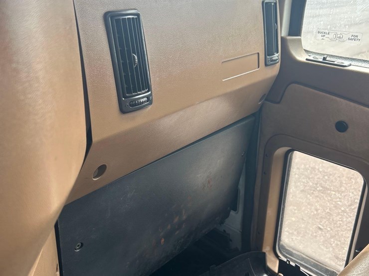 2016-mack-granite-gu713-image-74