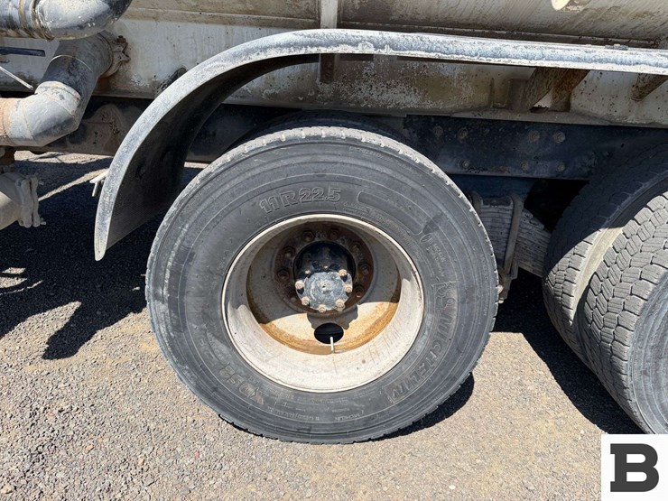 1990-mack-rd688s-image-24