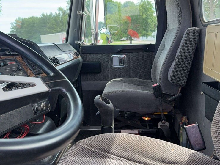 1996-cummins-m11-image-21