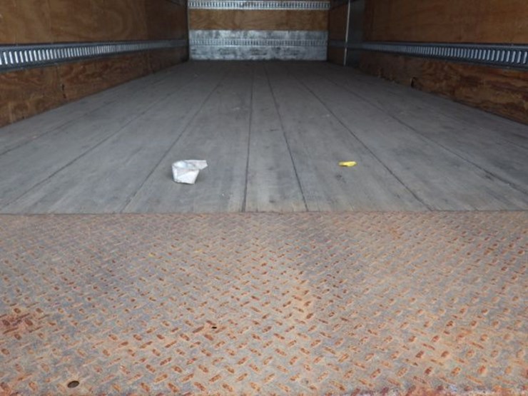2016-freightliner-m2-106-image-9