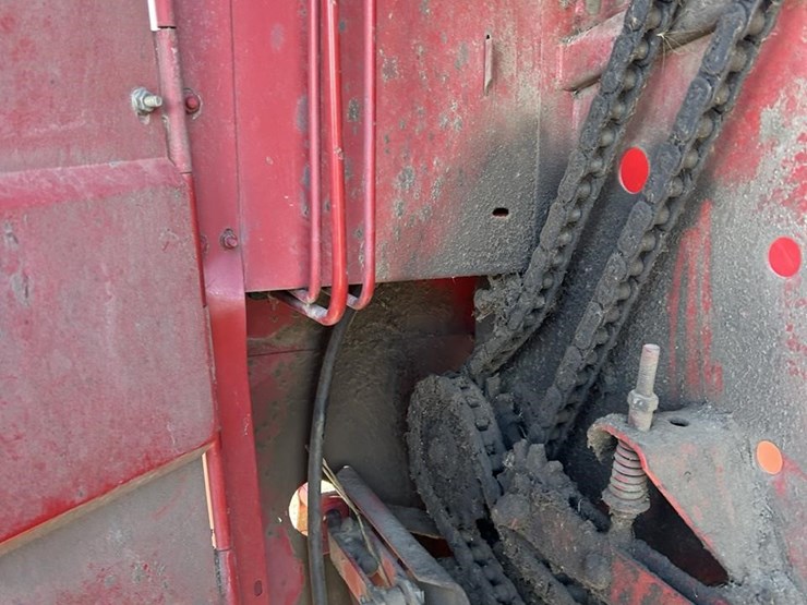 new-holland-660-image-38