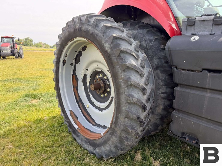 2011-case-ih-magnum-260-image-57