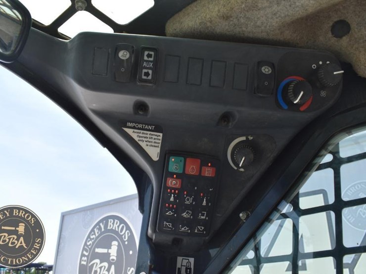 2019-deere-317g-image-37