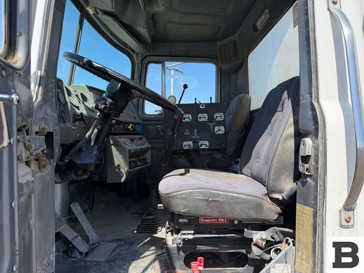 1990-mack-rd688s-image-57