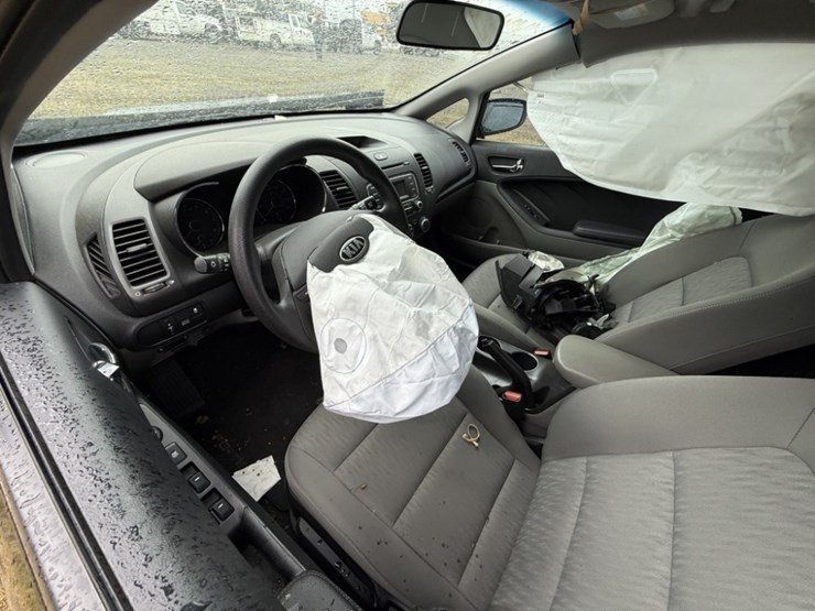 2016-kia-forte-sedan-image-21