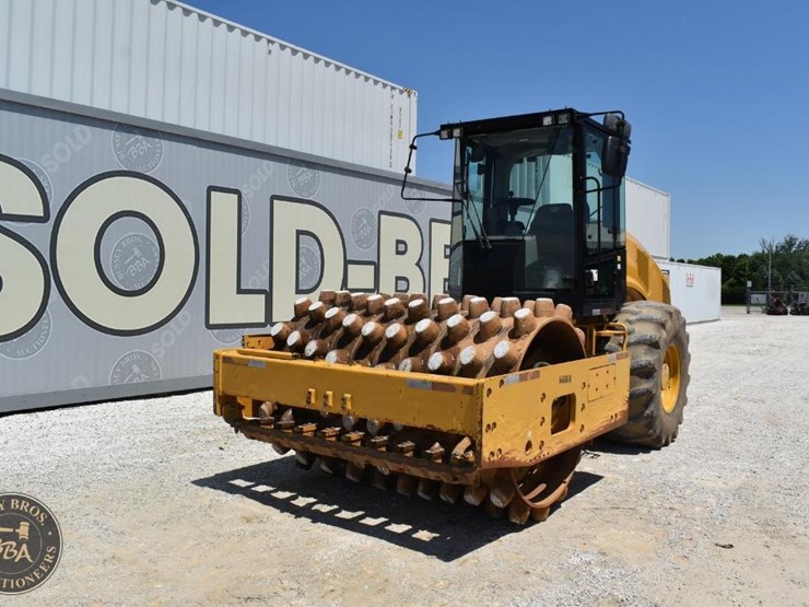 2014-caterpillar-cp56b-image-1