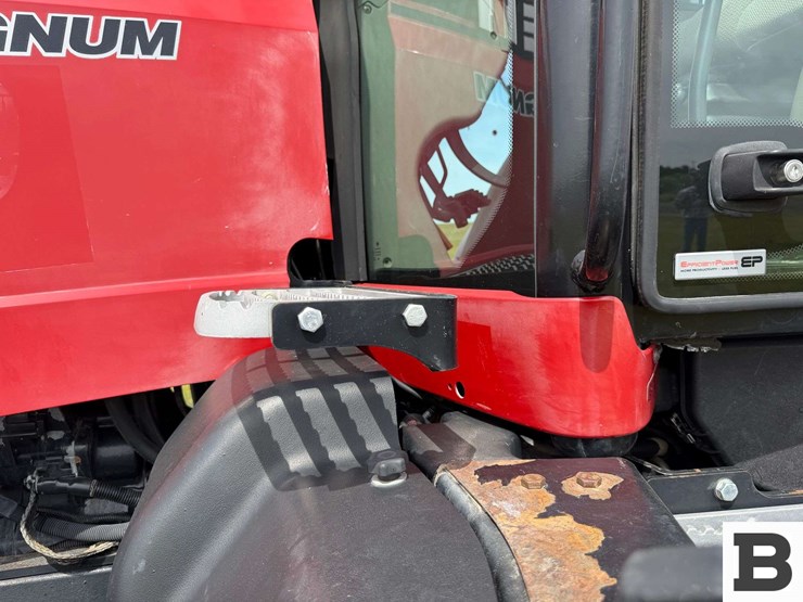 2011-case-ih-magnum-260-image-29