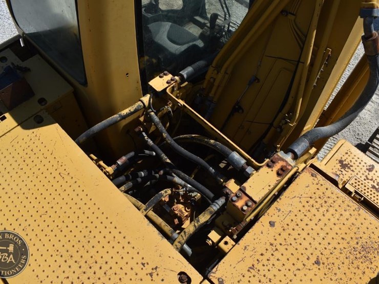 2005-caterpillar-320cl-image-48