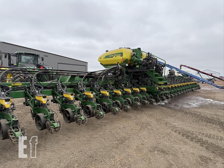 2023-john-deere-db90-image-13