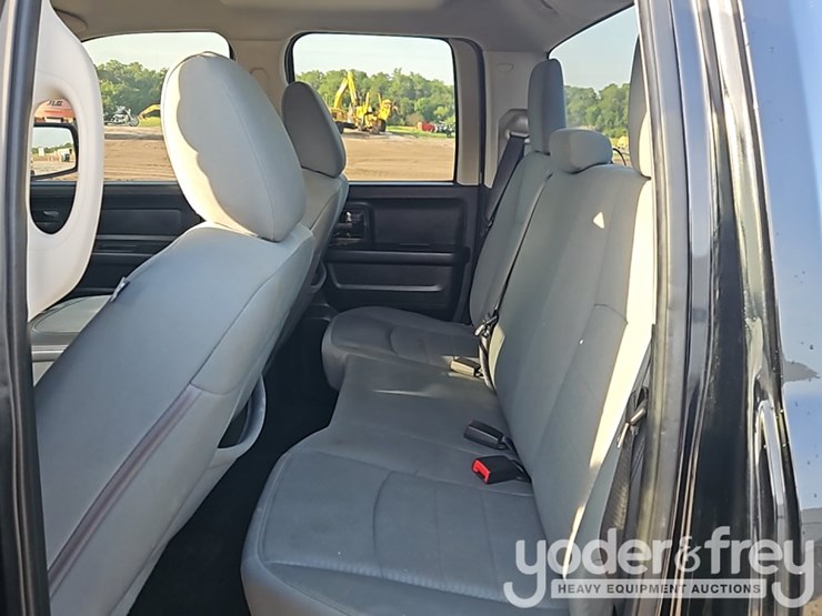 2013-dodge-1500-image-19