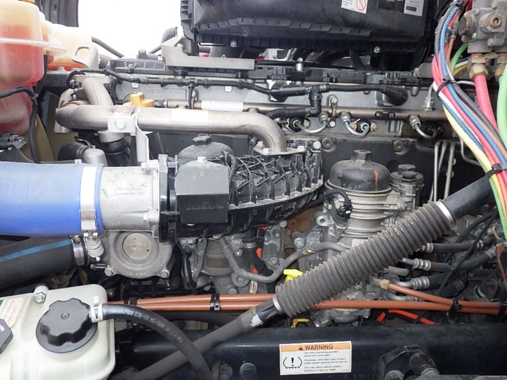 2021-freightliner-cascadia-126-image-28