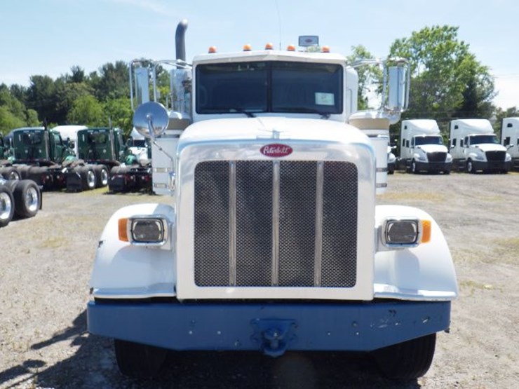 2012-peterbilt-367-image-2