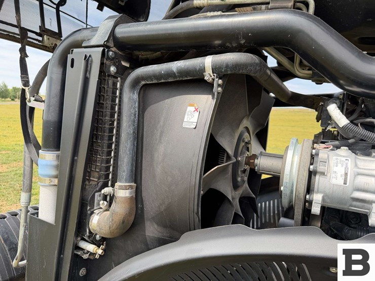 2015-case-ih-magnum-180-image-76