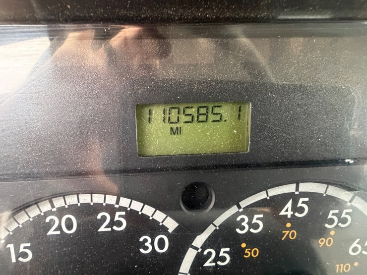 2008-freightliner-m2-106-image-19