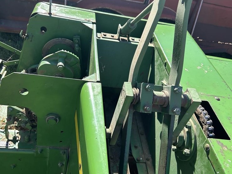 john-deere-336-image-29