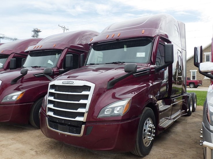 2021-freightliner-cascadia-126-image-1