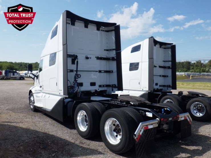 2025-volvo-vnl860-image-14