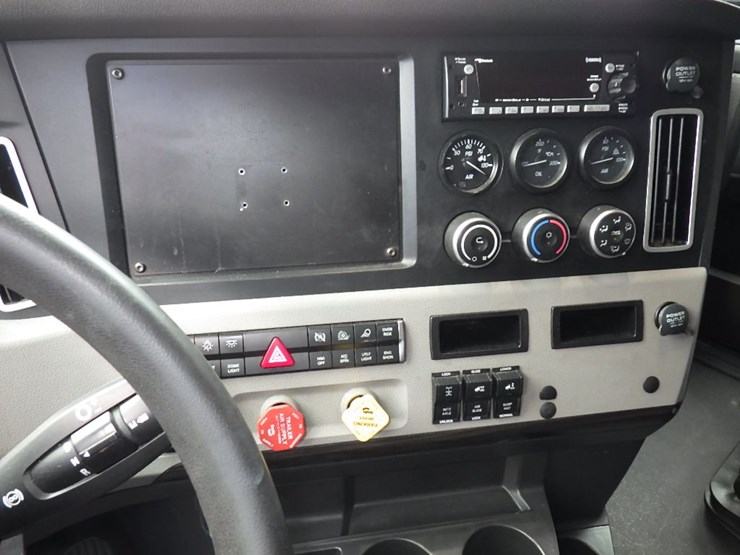 2022-freightliner-cascadia-126-image-22