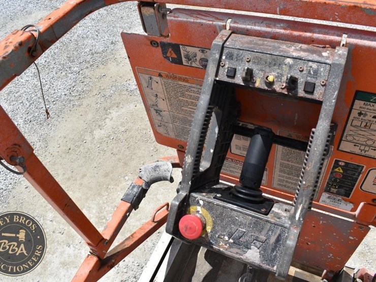 2006-jlg-2630es-image-12